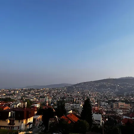 Urban Oasis - Panoramic View Near Old Town Σαράγεβο